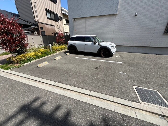 物件外観写真5　(駐車場)