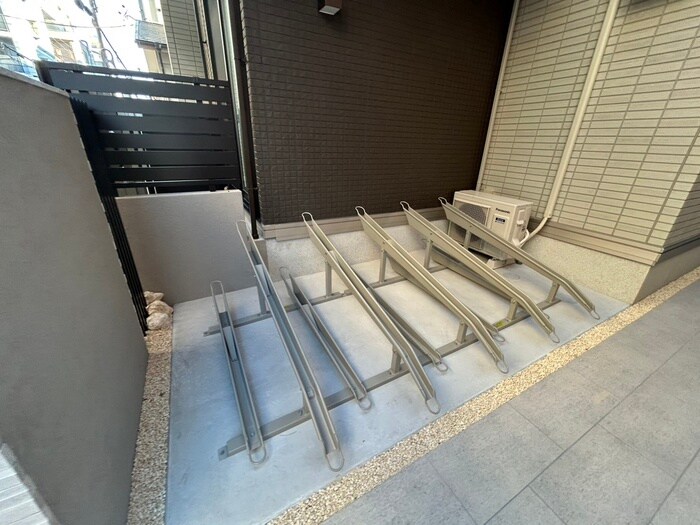 物件外観写真4　(駐輪場)