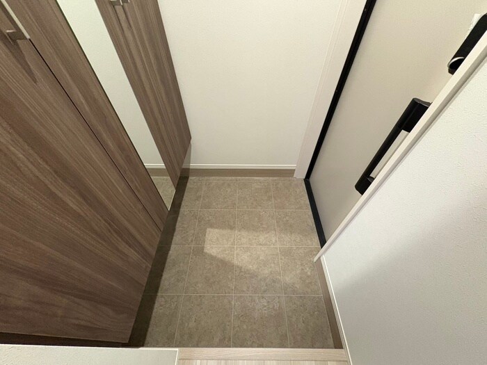 物件内観写真16　(玄関)