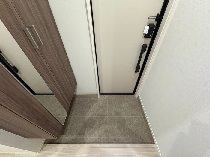 物件内観写真16　(玄関)