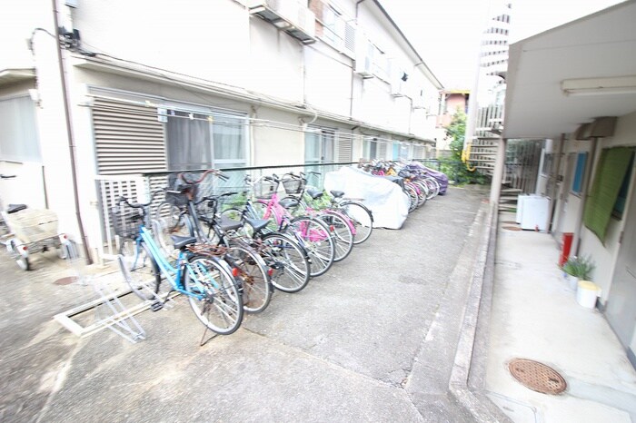 物件外観写真5　(駐輪場)