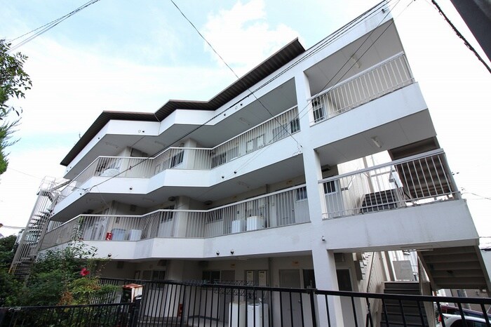 物件外観写真6　(エントランス部分)