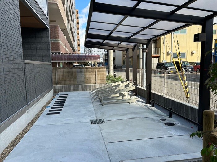 物件外観写真4　(駐輪場)