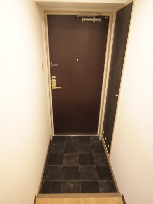 物件内観写真13　(玄関)