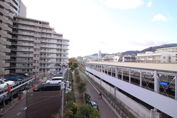 物件内観写真8　(室内からの展望)