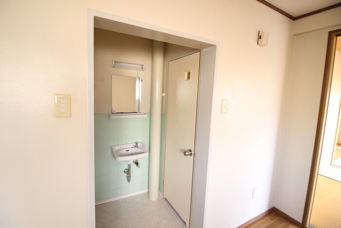 物件内観写真18　(玄関)