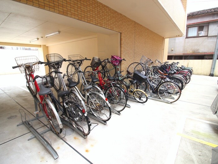 物件外観写真5　(駐輪場)