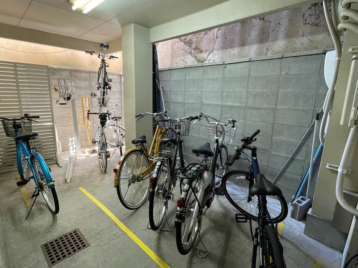 物件外観写真5　(駐輪場)