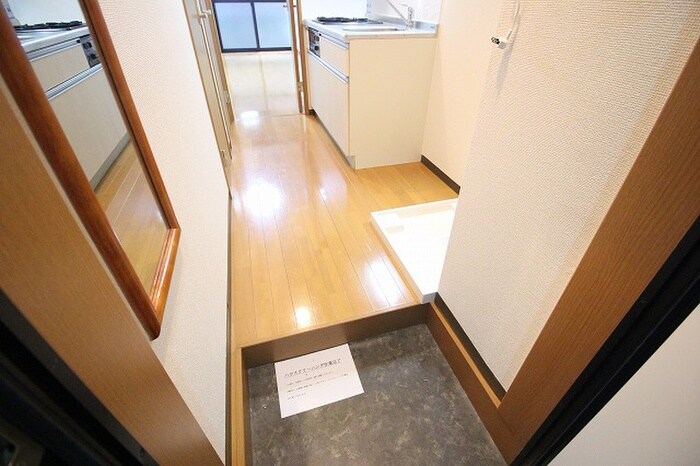物件内観写真7　(玄関)