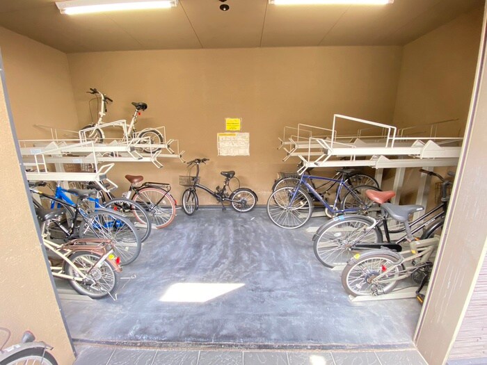 物件外観写真5　(駐輪場)