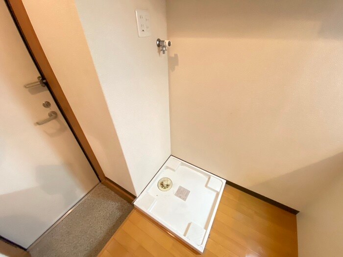 物件内観写真15　(洗濯機置場)
