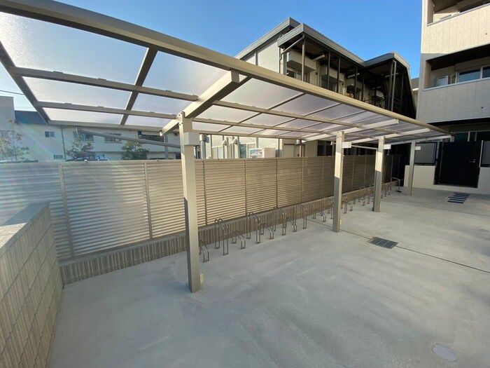 物件外観写真4　(駐輪場)