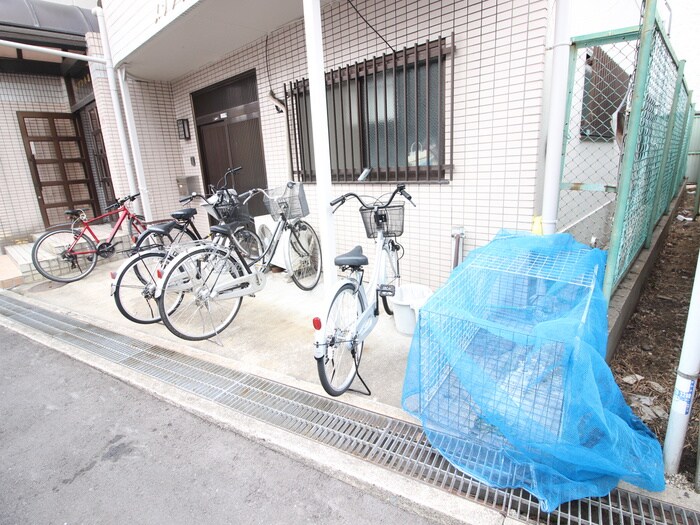 物件外観写真6　(駐輪場)