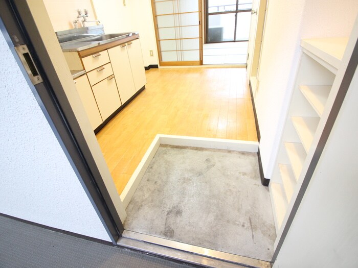 物件内観写真16　(玄関)