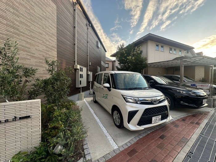 物件外観写真3　(駐車場)