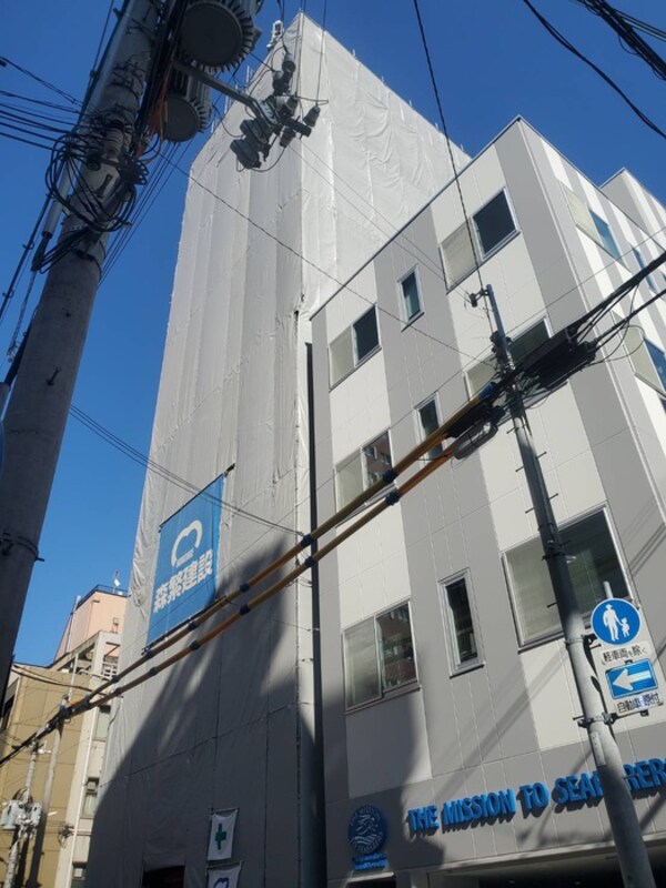 建築中