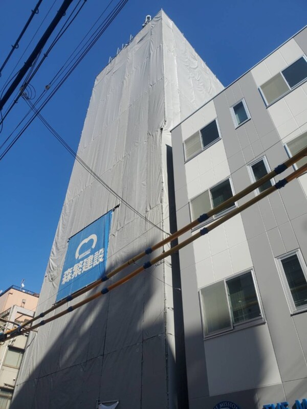 建築中