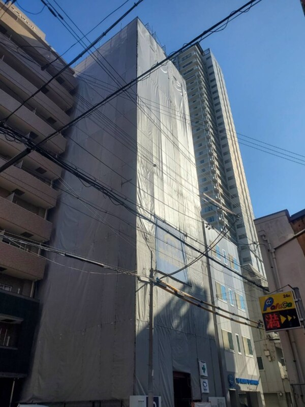 建築中