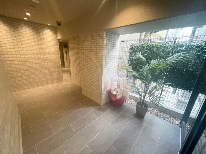 物件外観写真4　(エントランス部分)