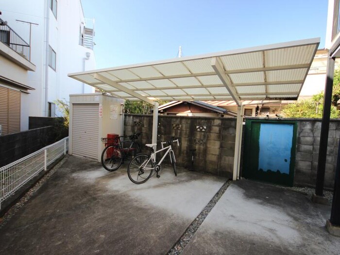 物件外観写真4　(駐輪場)