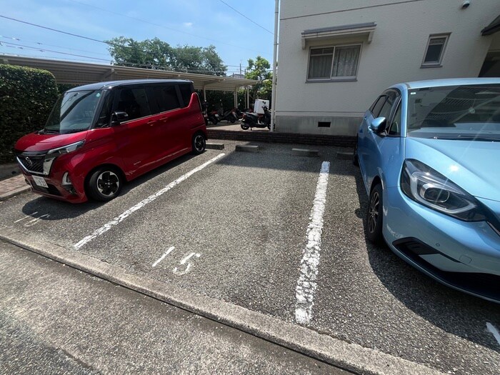 物件外観写真5　(駐車場)