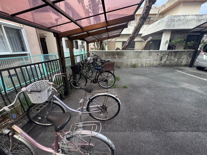 物件外観写真6　(駐車場)