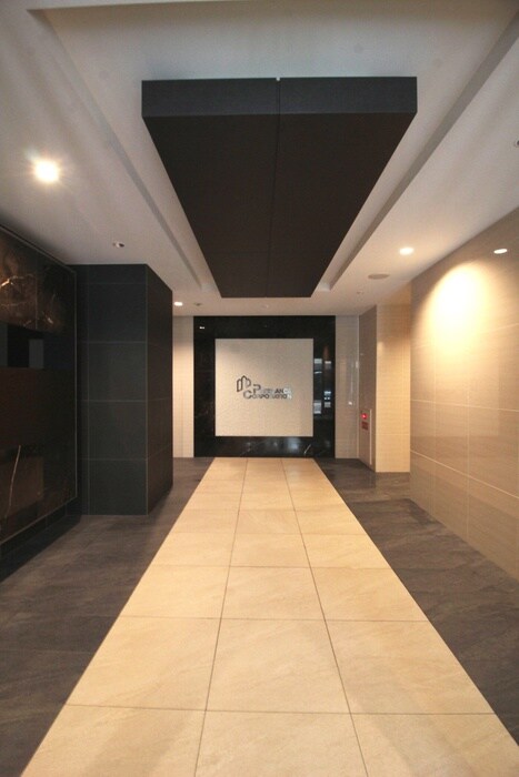 物件外観写真6　(エントランス部分)