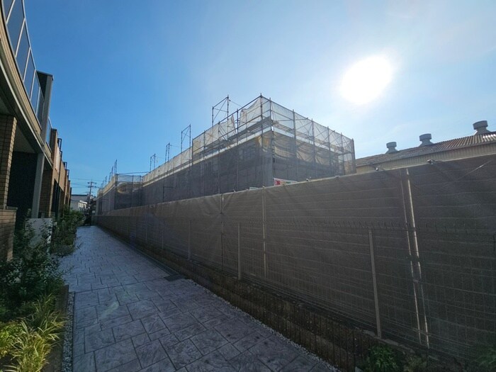 物件外観写真3　(建築中)
