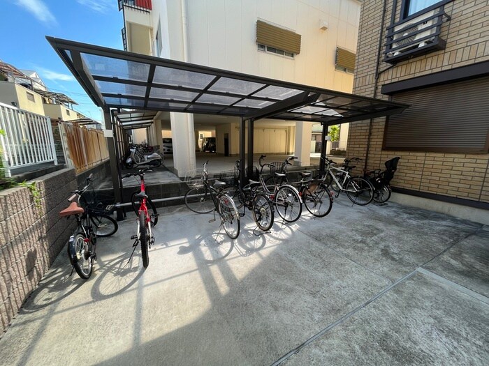 物件外観写真5　(駐輪場)