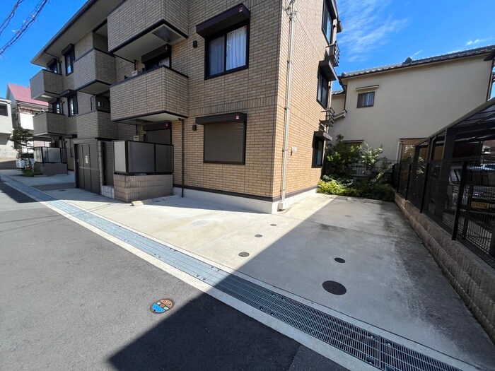 物件外観写真6　(駐車場)