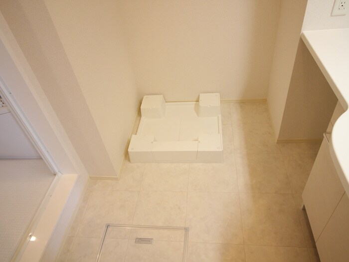 物件内観写真10　(洗濯機置場)