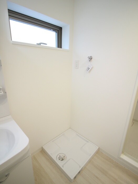 物件内観写真12　(洗濯機置場)