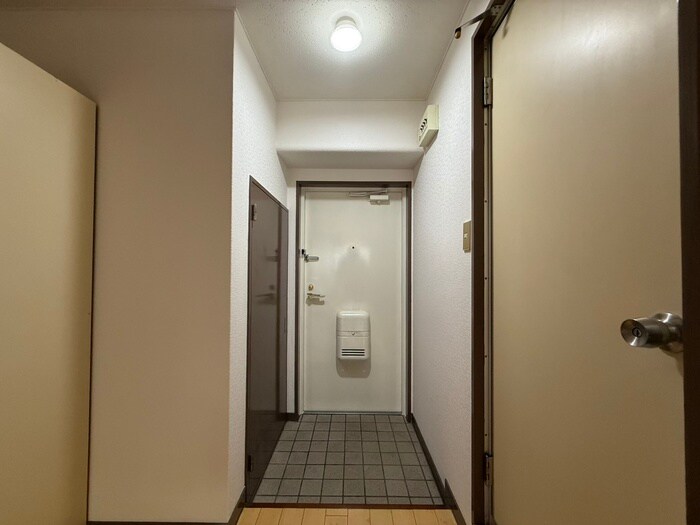 物件内観写真13　(玄関)