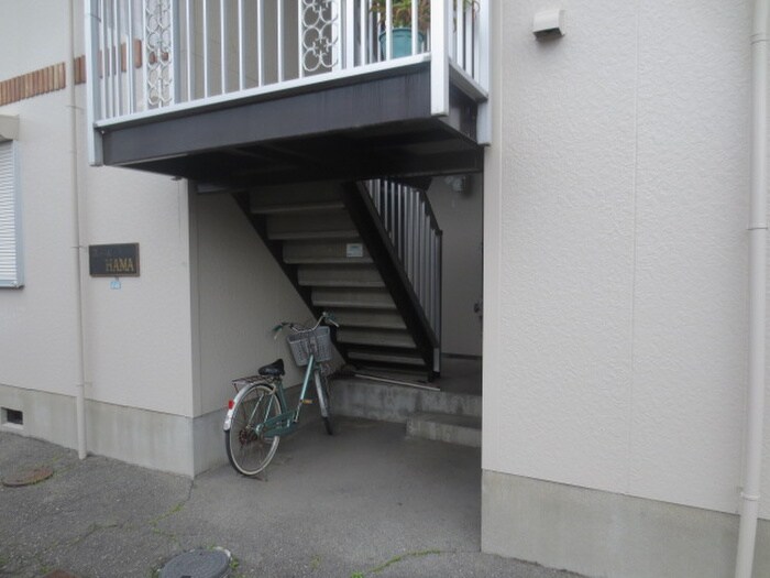 物件外観写真3　(エントランス部分)