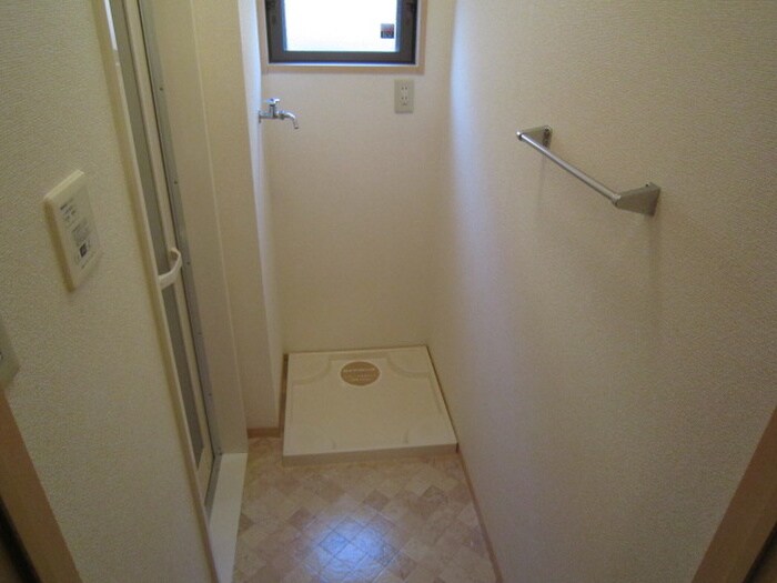 物件内観写真14　(洗濯機置場)