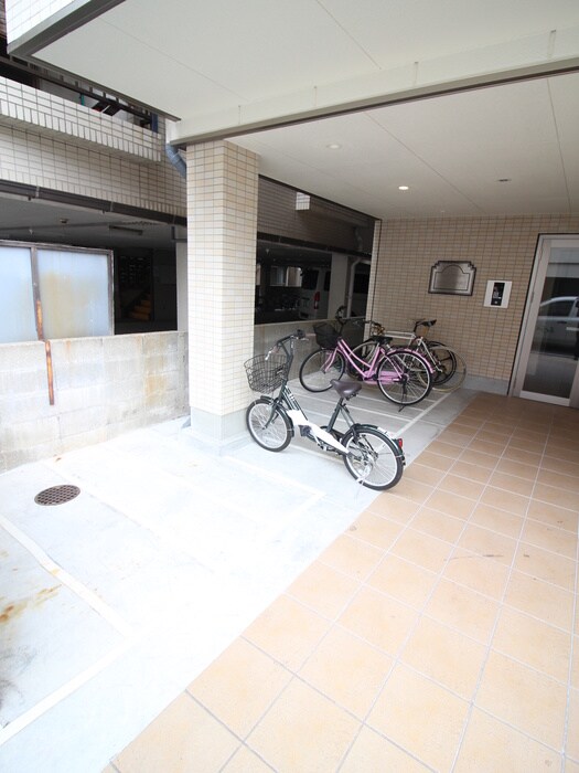 物件外観写真2　(駐輪場)
