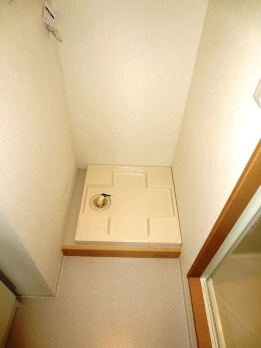 物件内観写真15　(洗濯機置場)