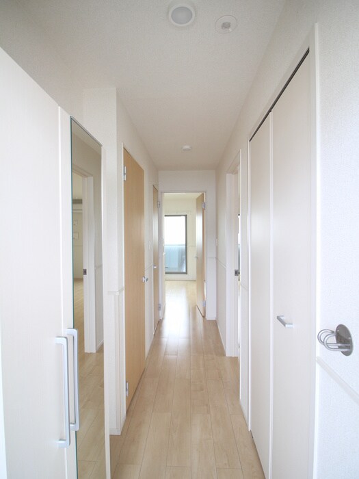 物件内観写真5　(玄関)