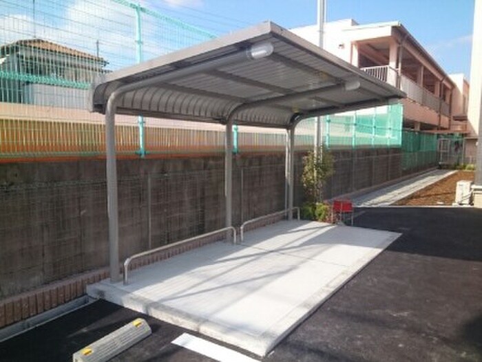 物件外観写真3　(駐輪場)