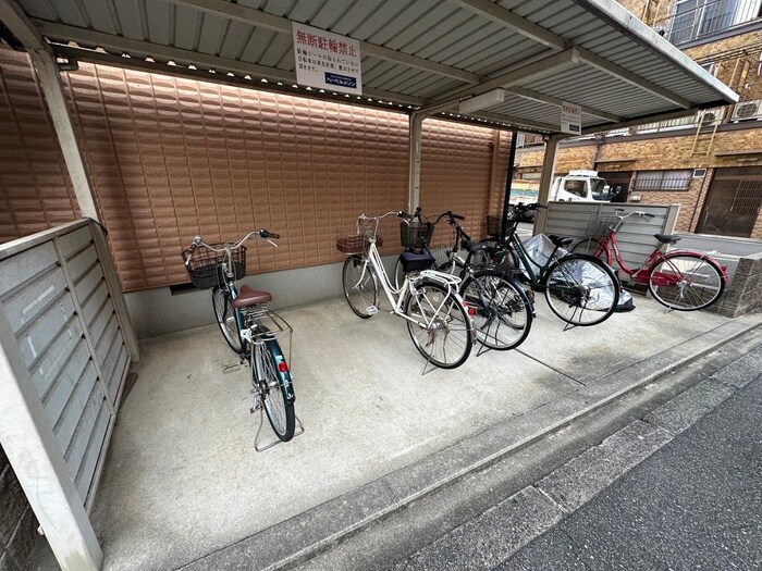 物件外観写真5　(駐輪場)