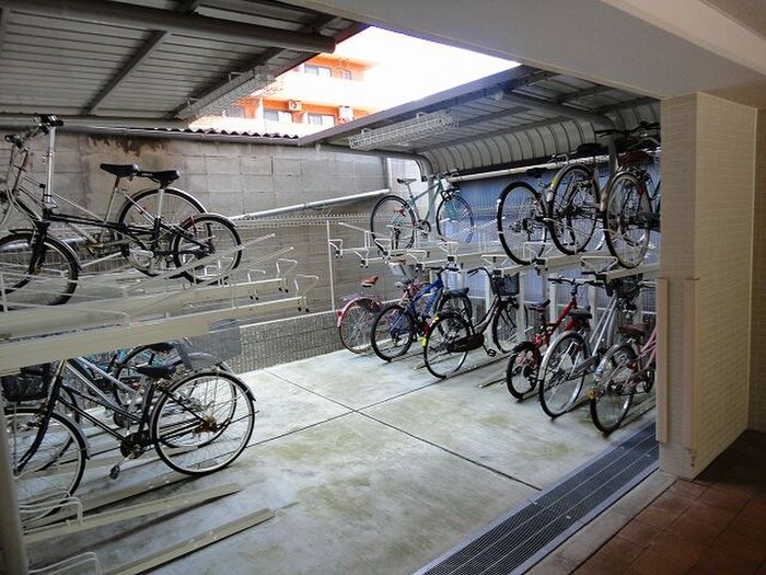 物件外観写真4　(駐輪場)