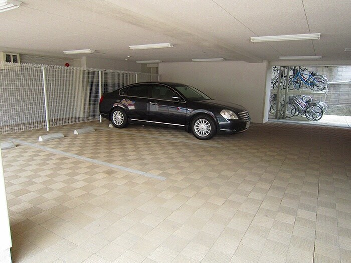 物件外観写真6　(駐車場)