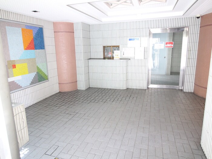 物件外観写真6　(エントランス部分)