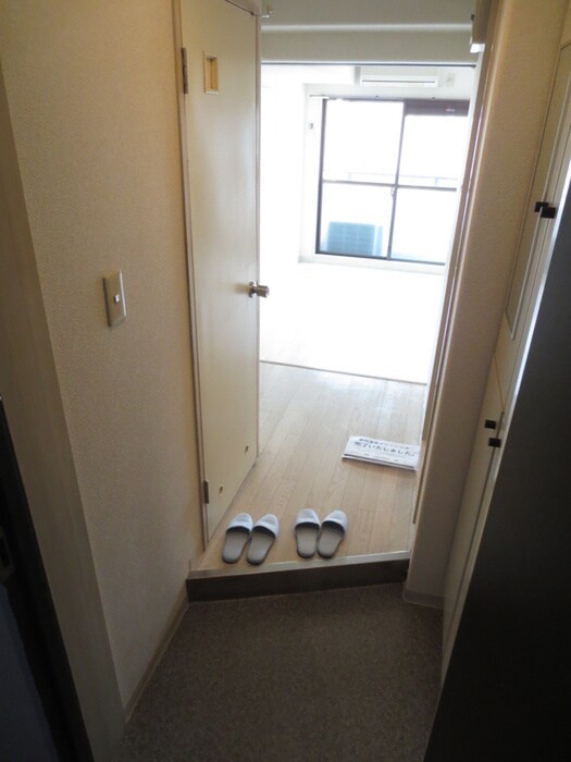 物件内観写真16　(玄関)