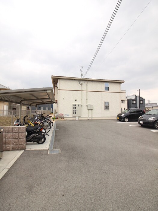 物件外観写真2　(駐車場)