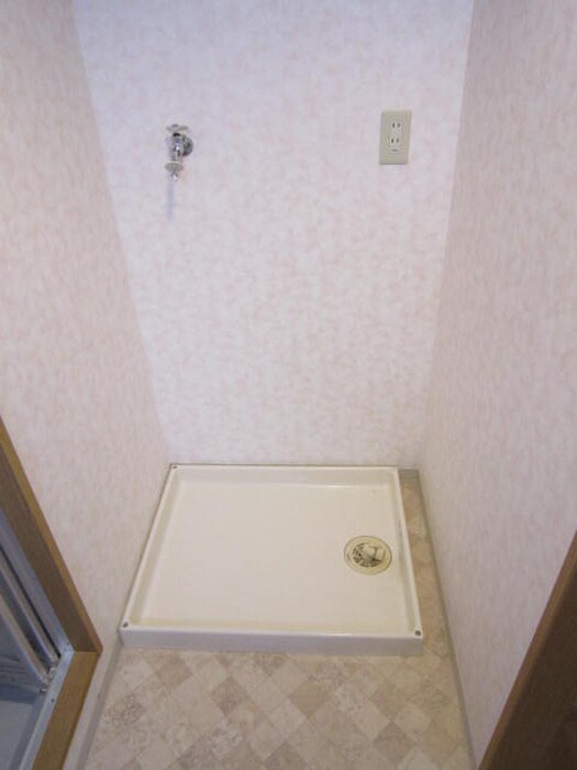 物件内観写真6　(洗濯機置場)