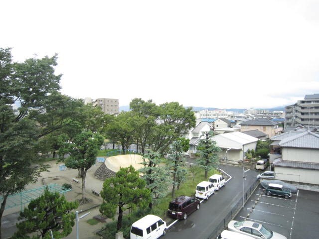 物件内観写真9　(室内からの展望)