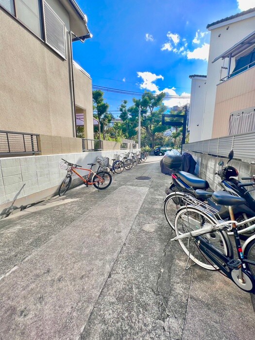 物件外観写真4　(駐輪場)
