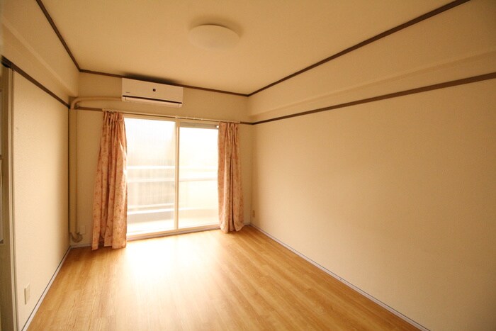 物件内観写真9　(居室)