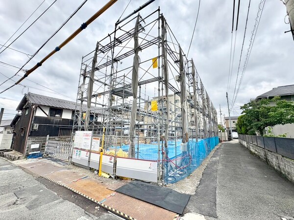 建築中